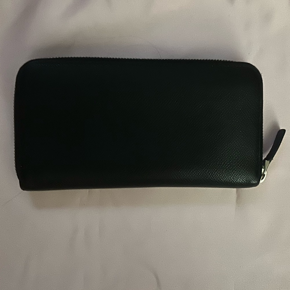 BVLGARI Zip Around Caviar Leather Wallet with Iconic Paladium Logo - Picture 2 of 16